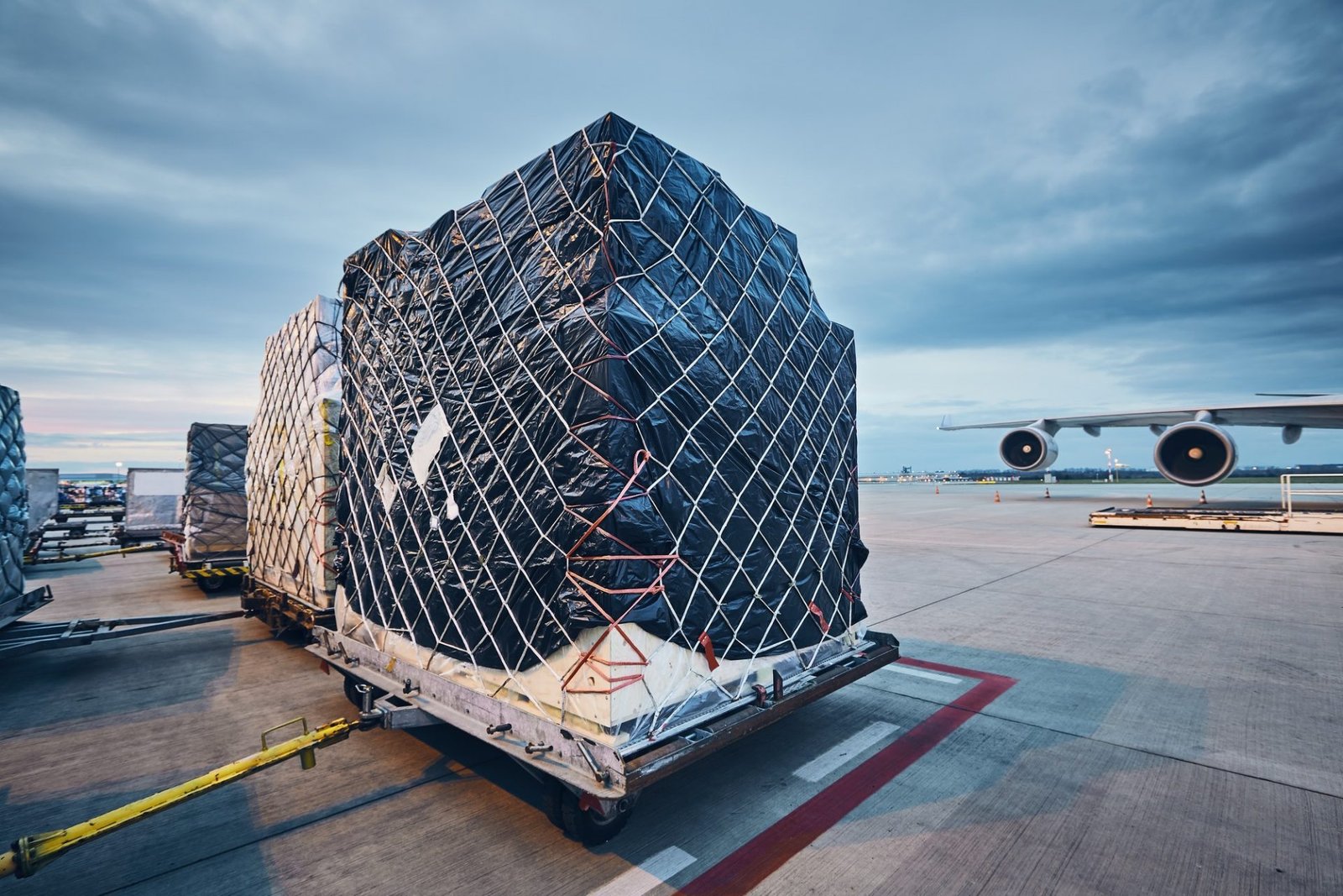 loading cargo to airplane e1607325256725